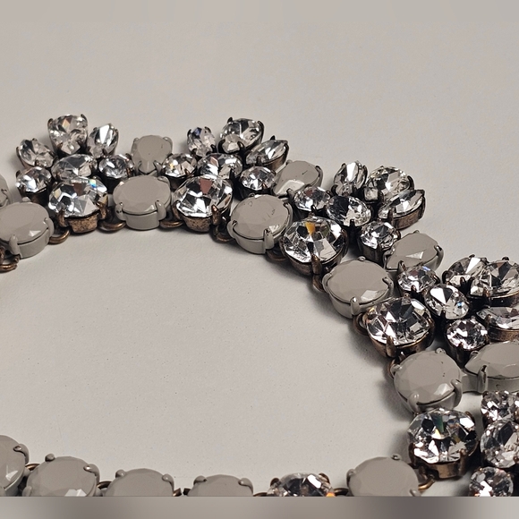 [J. CREW] Matte Gray Coated Stones Crystal Drop Statement Necklace - Picture 13 of 16